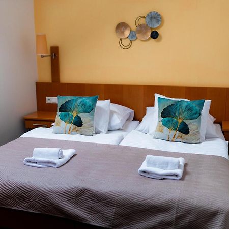 Hotel Apollon Litoměřice Bagian luar foto