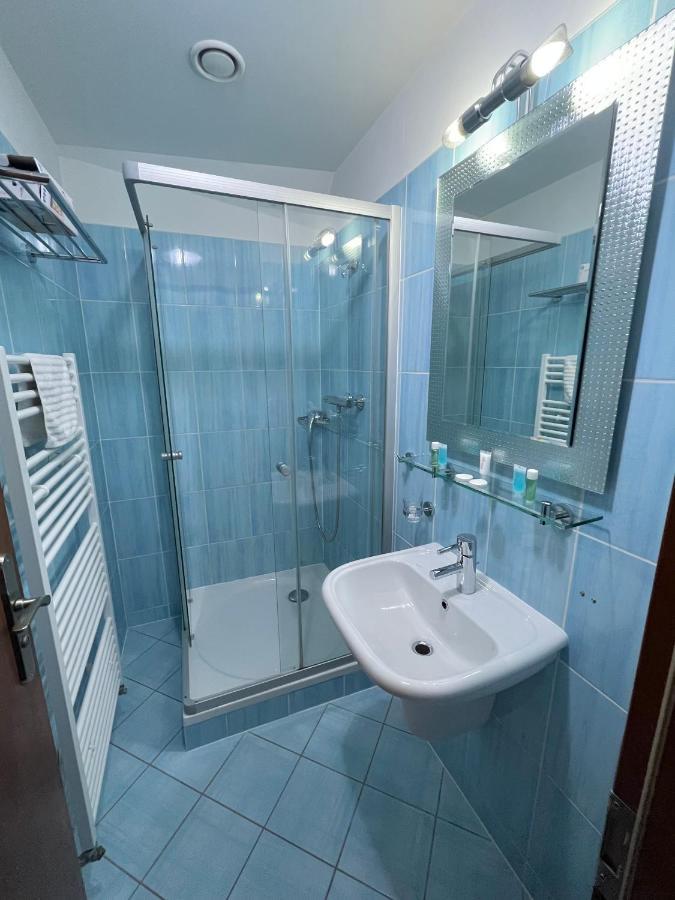 Hotel Apollon Litoměřice Bagian luar foto