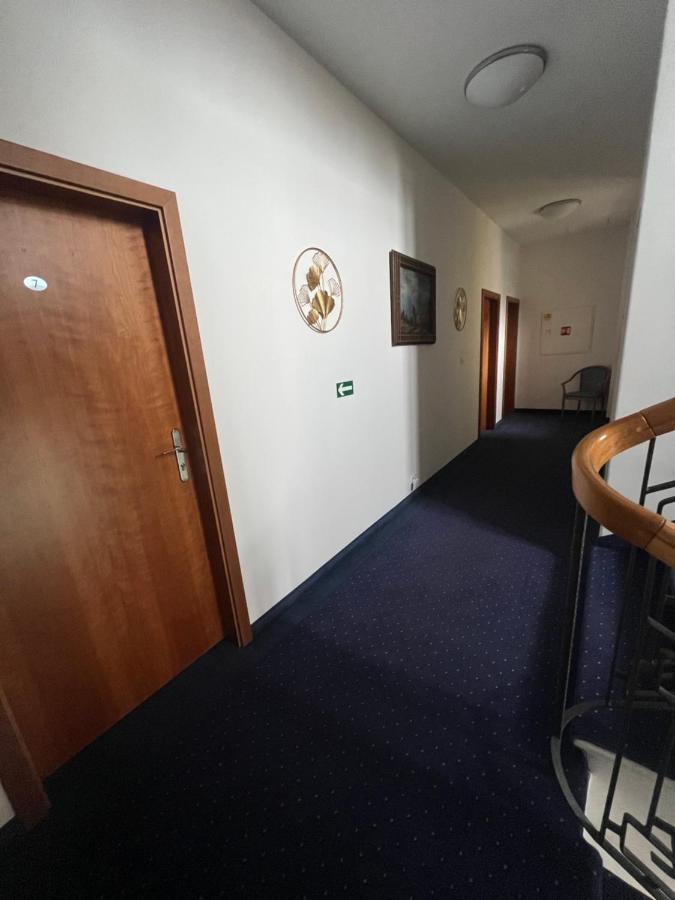 Hotel Apollon Litoměřice Bagian luar foto