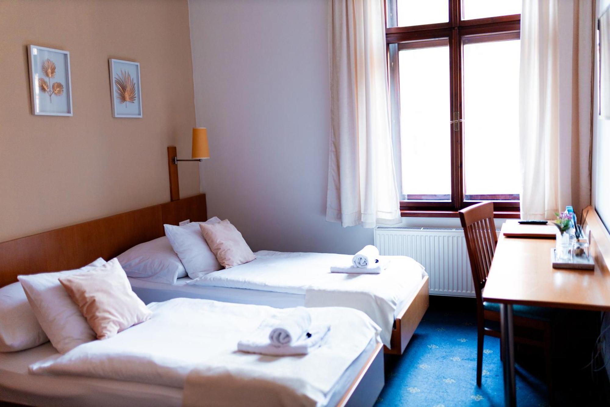 Hotel Apollon Litoměřice Bagian luar foto