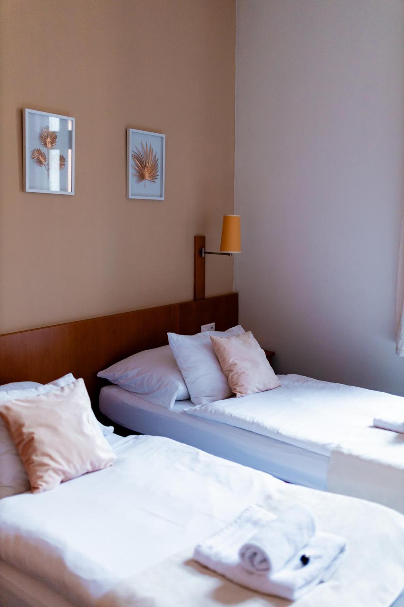 Hotel Apollon Litoměřice Bagian luar foto