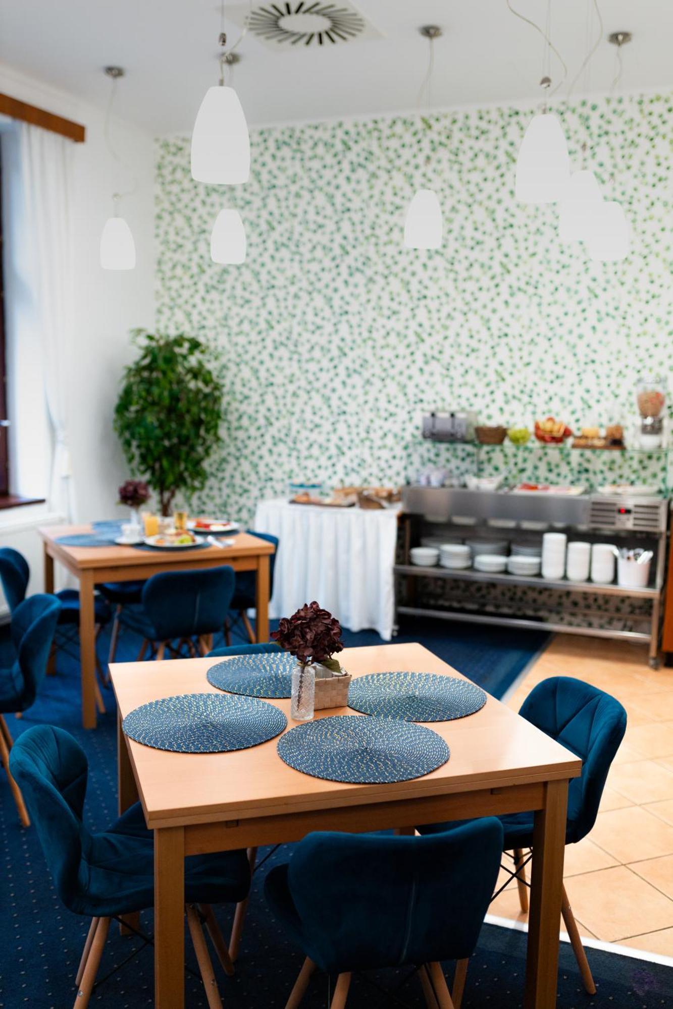 Hotel Apollon Litoměřice Bagian luar foto