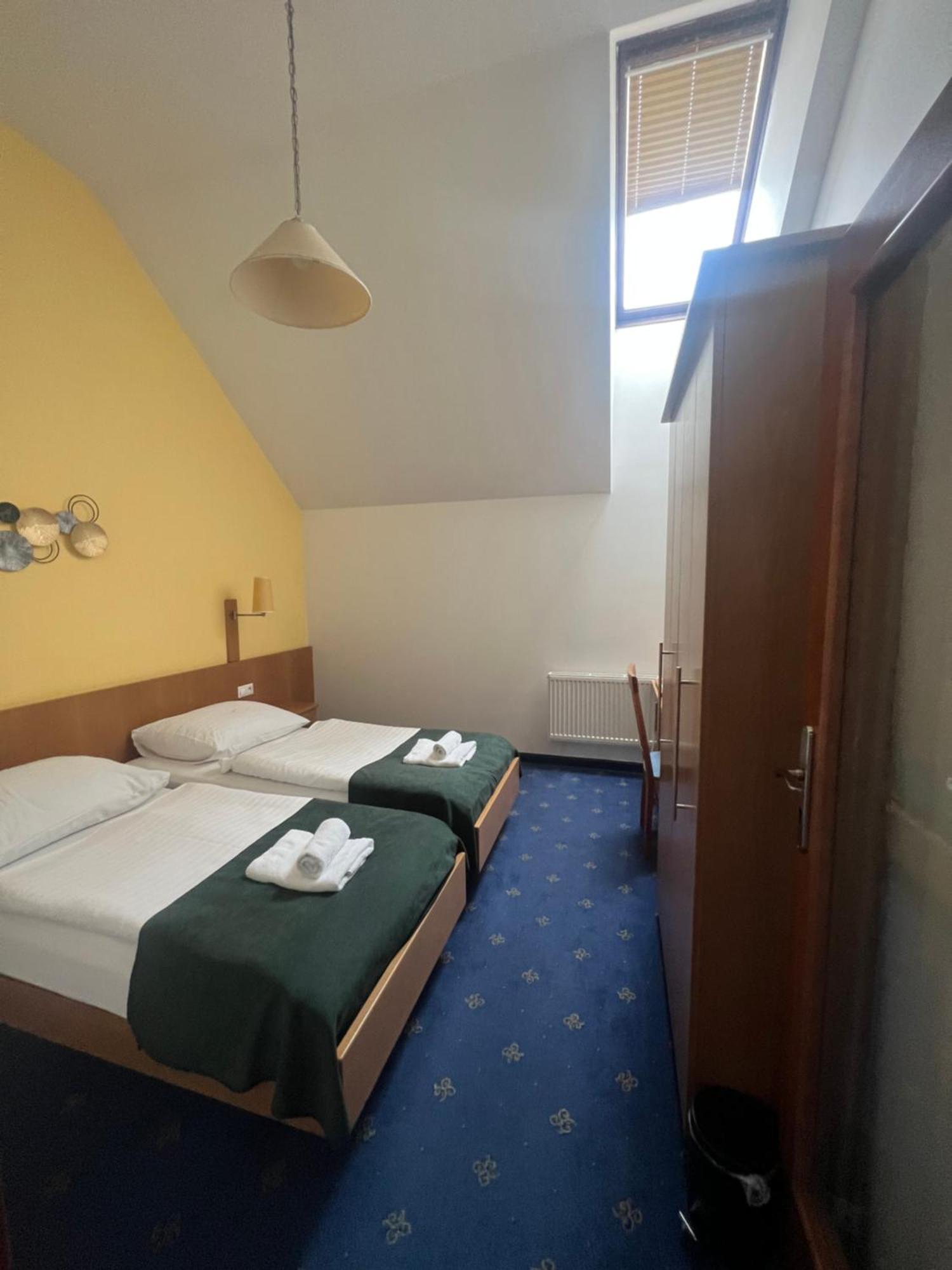 Hotel Apollon Litoměřice Bagian luar foto