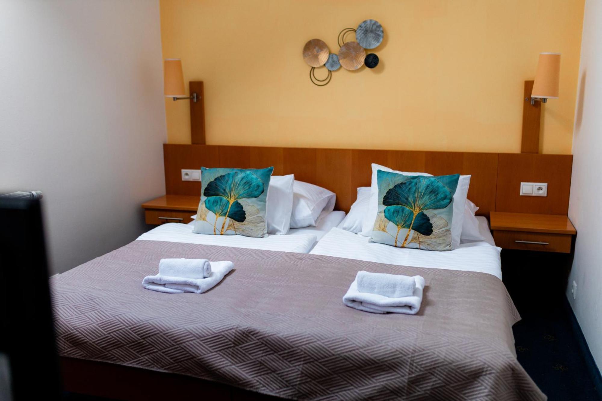 Hotel Apollon Litoměřice Bagian luar foto