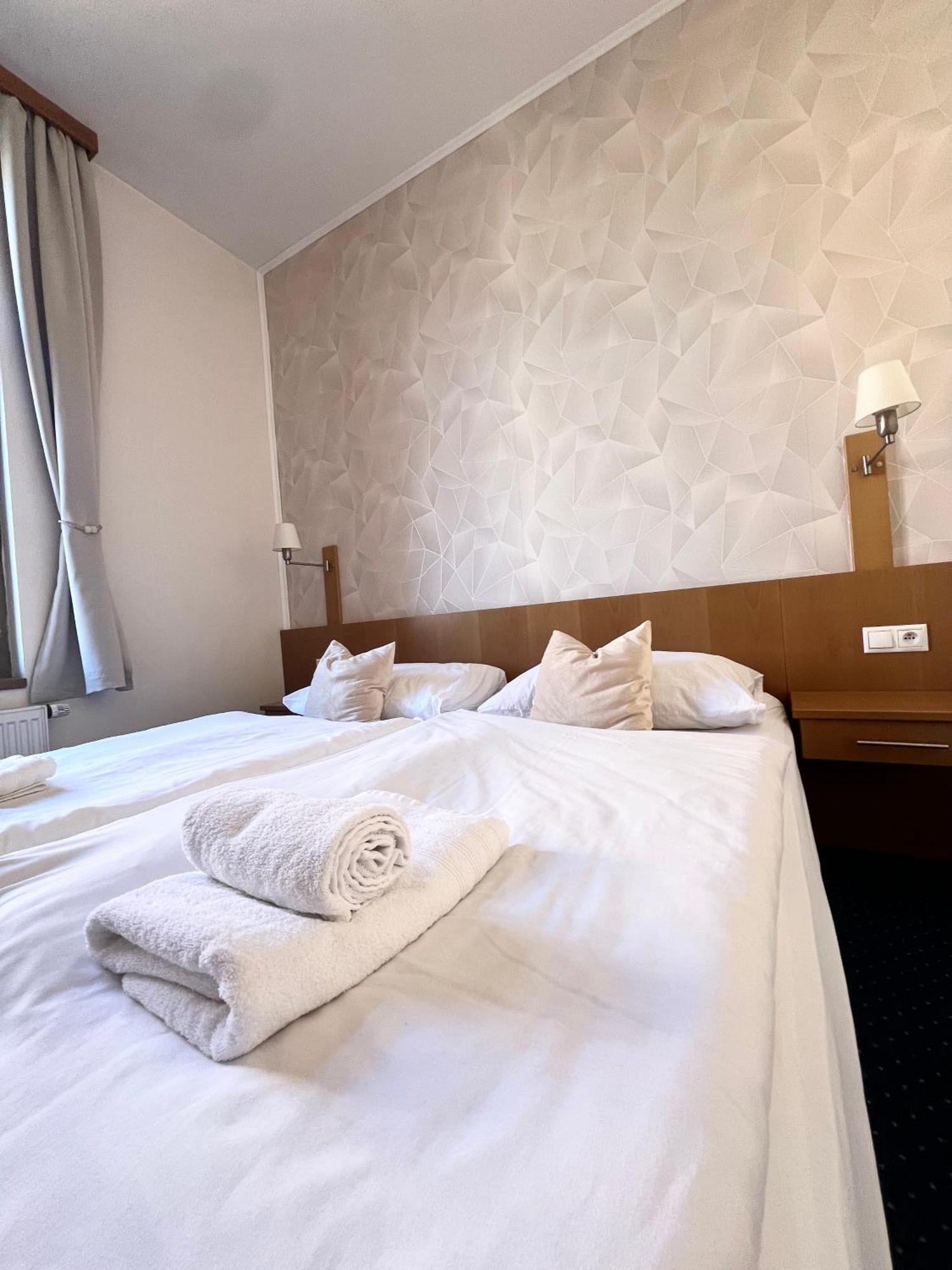 Hotel Apollon Litoměřice Bagian luar foto